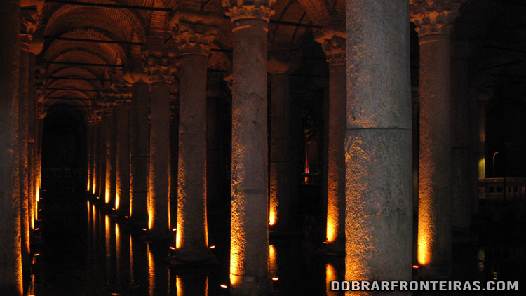 Colunas da cisterna da Basílica em Istambul