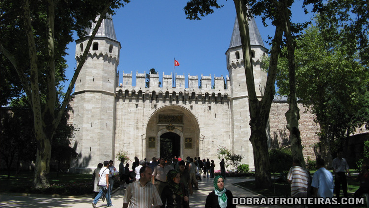 Entrada principal do palácio de Topkapi, Istambul, Turquia