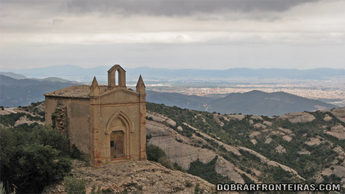 Ermida no topo de Monstserrat, Catalunha