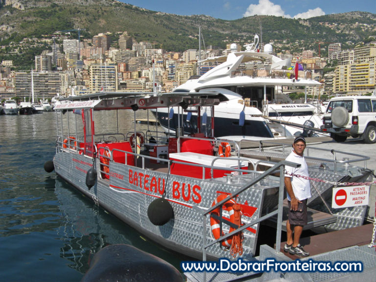 Viagem de barco na marina do Mónaco; Bateau bus