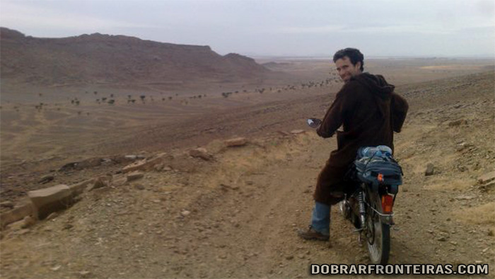 Aventura de mobilete pelo deserto de Erg Chebbi em Marrocos