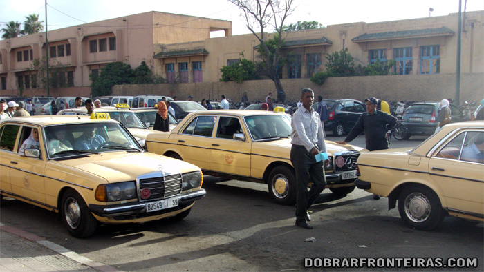 Grand Taxi nas ruas de Marraquexe