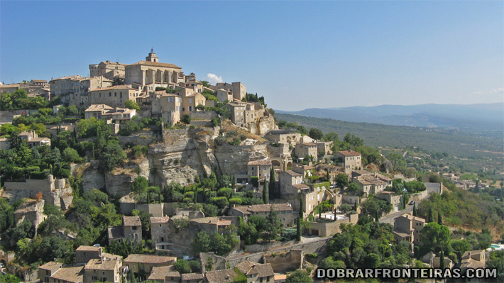 Nas aldeias provençais de Gordes e Roussillon