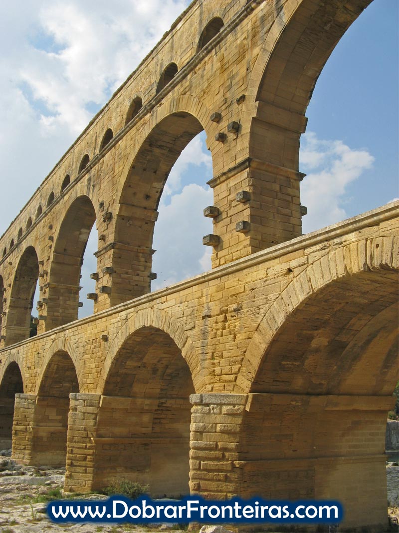 Arcos do aqueduto romano da Pont du Gard