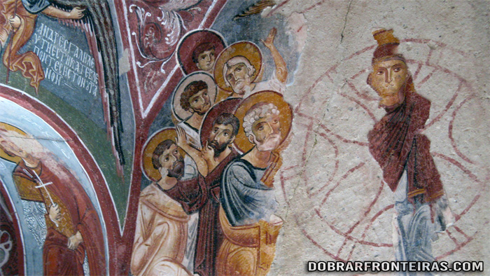 Pormenor dos frescos na Capadócia, de duas épocas distintas, sobrepostos
