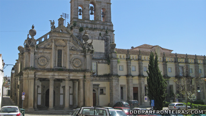 Fachada da igreja da Graça em Évora