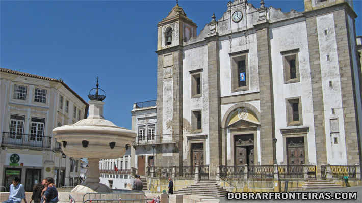 Praça do Giraldo no centro da cidade de Évora