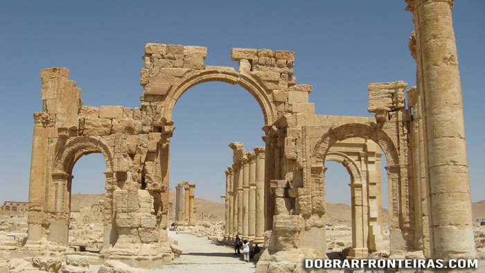 O arco monumental de Palmira, Síria