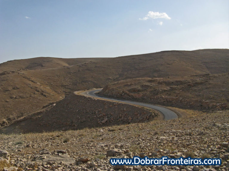 Fotografias da estrada de Annabk para Mar Musa, Síria