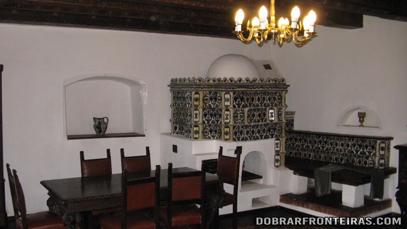 Sala no interior do castelo de Bran