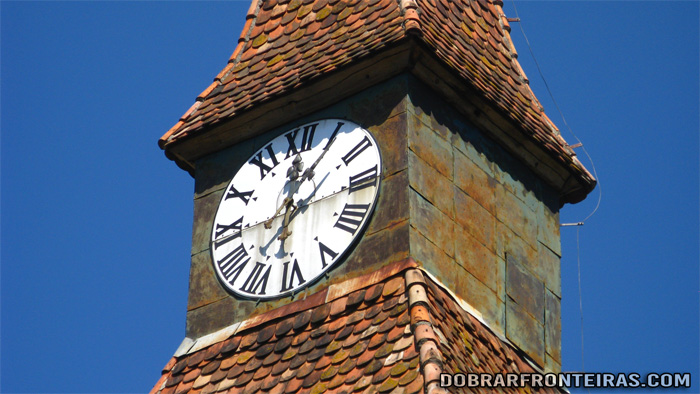 Relógio de torre em Biertan na Roménia