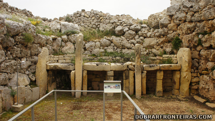 Interior do templo Megalítico de Ggantija, Ilha de Gozo