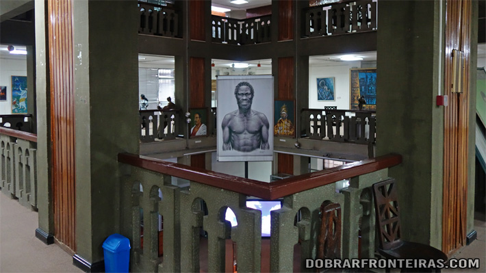 Interior do museu nacional de Addis Abeba