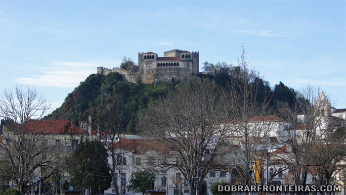 Castelo de Leiria visto da cidade