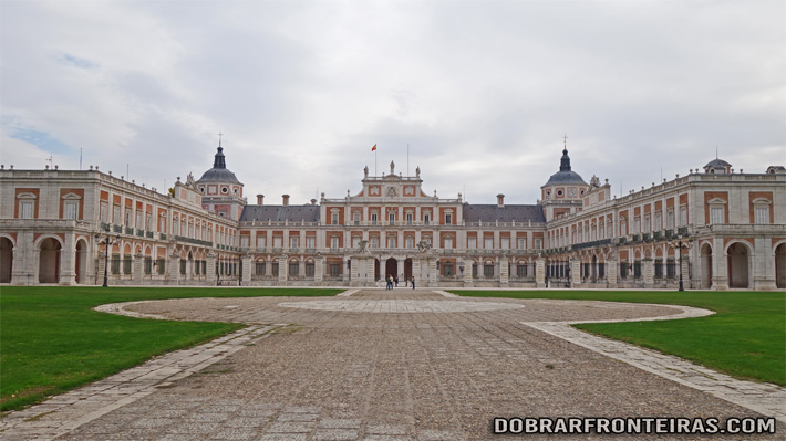 Fachada do Palácio Real