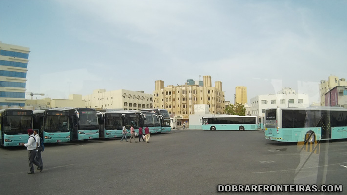 Terminal de autocarros (onibus) em Doha, Qatar