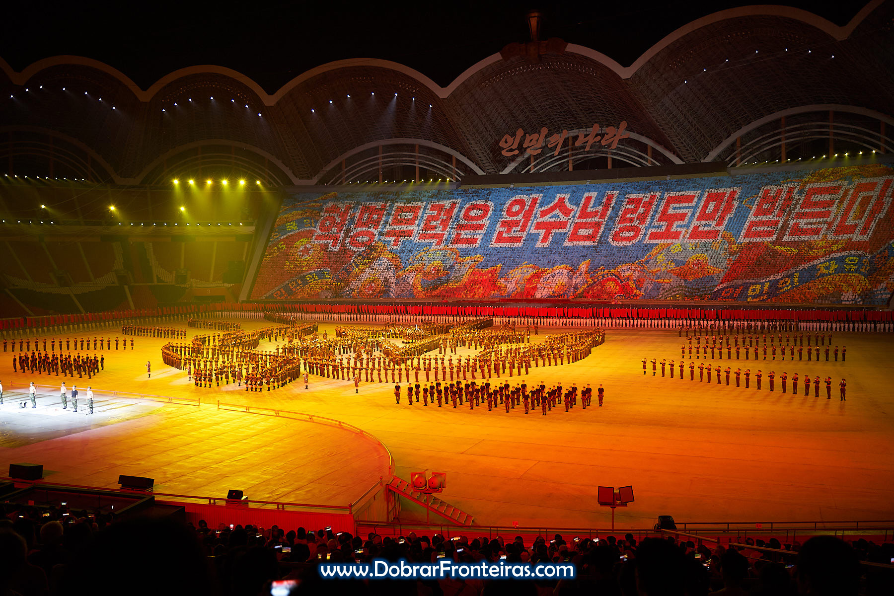 Militares nos Mass Games 2019 Coreia do Norte