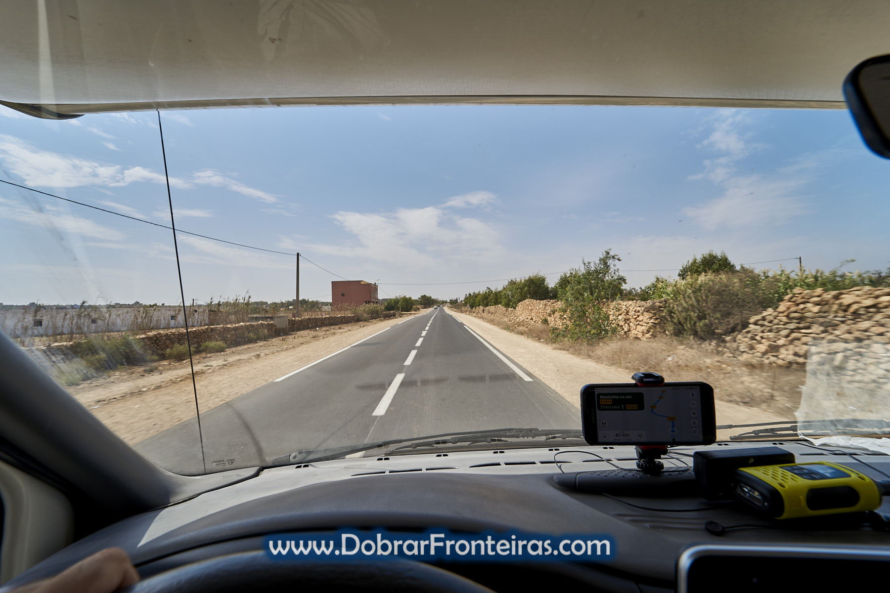 Conduzir numa estrada de Marrocos