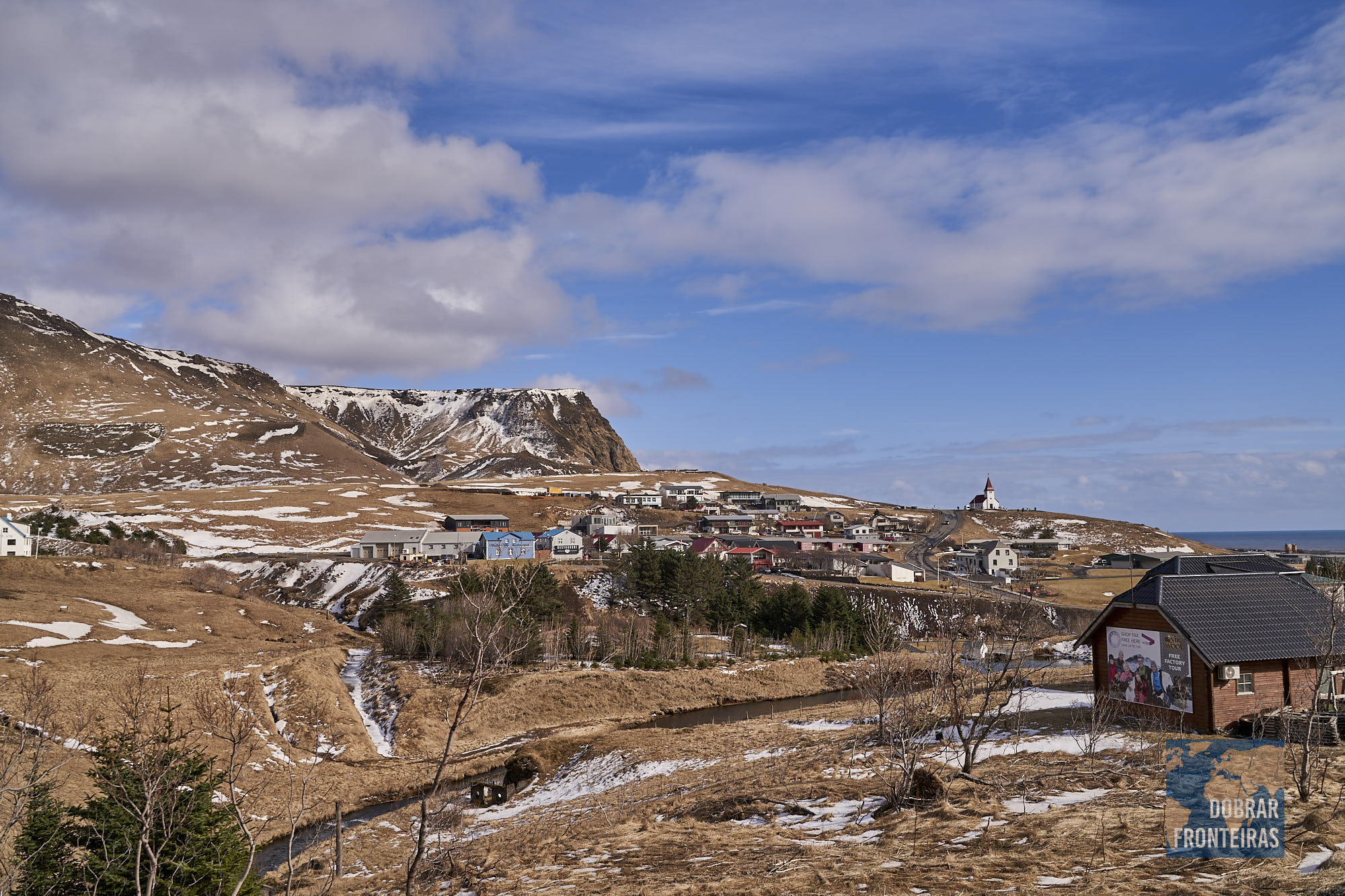 paisagem islândia com neve Vik